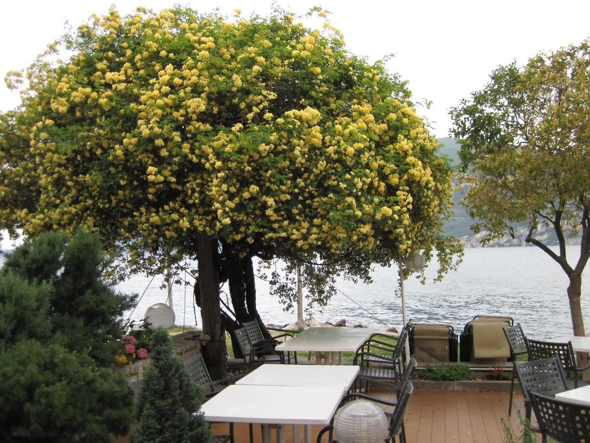 ברנצונה סול גארדה Piccolo Hotel Direkt Am See איטליה