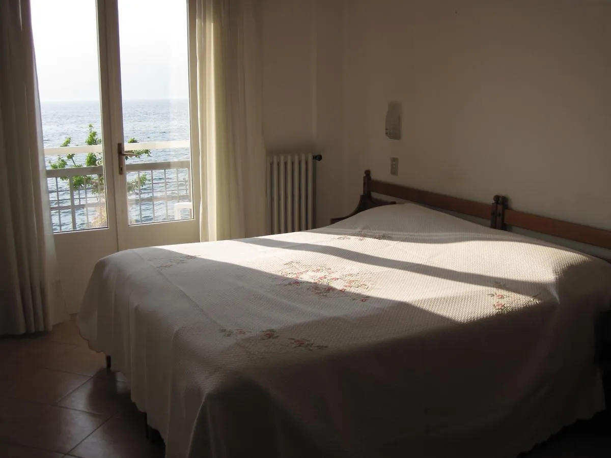 ברנצונה סול גארדה Piccolo Hotel Direkt Am See 2*, ברנצונה סול גארדה