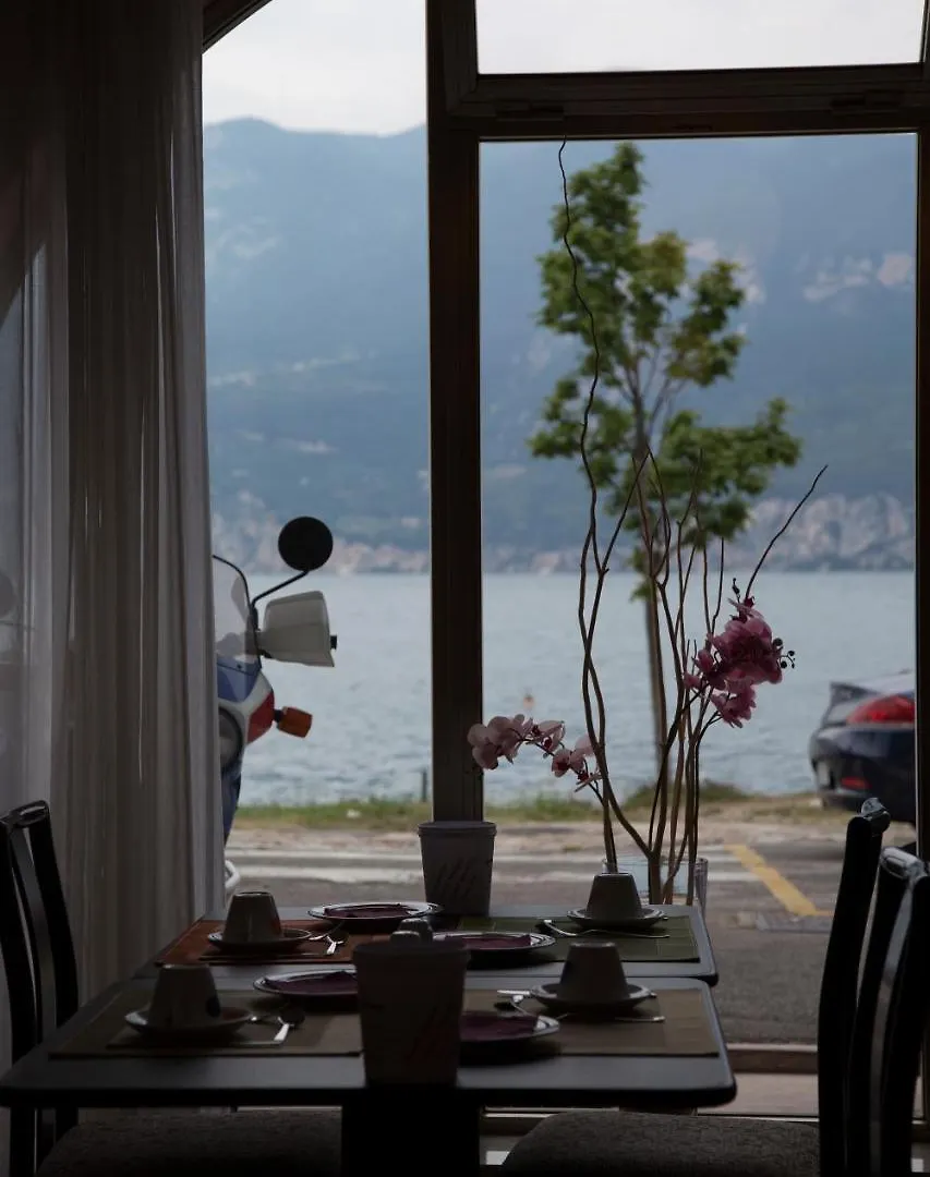 ברנצונה סול גארדה Piccolo Hotel Direkt Am See