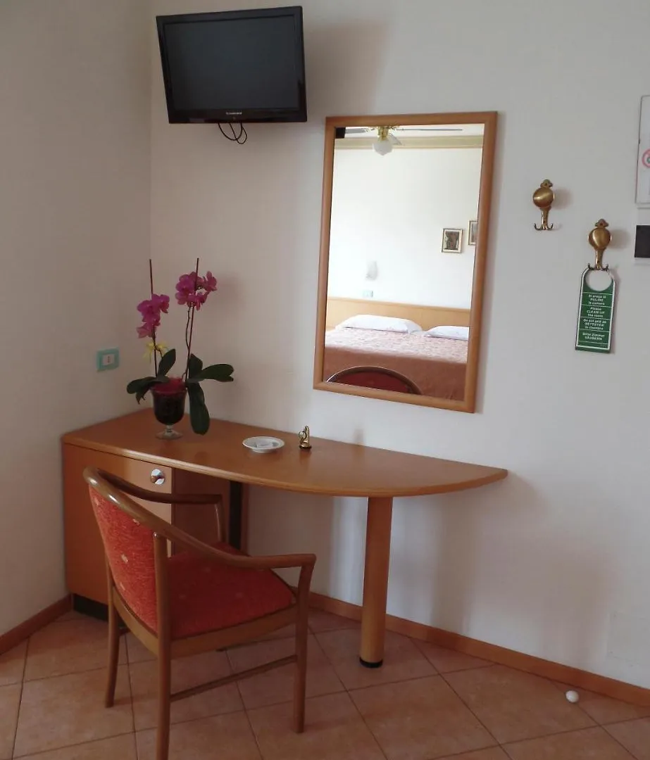 Piccolo Hotel Direkt Am See Brenzone sul Garda 2*,