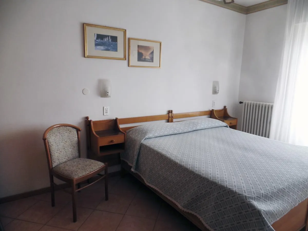Piccolo Hotel Direkt Am See Brenzone sul Garda Italy
